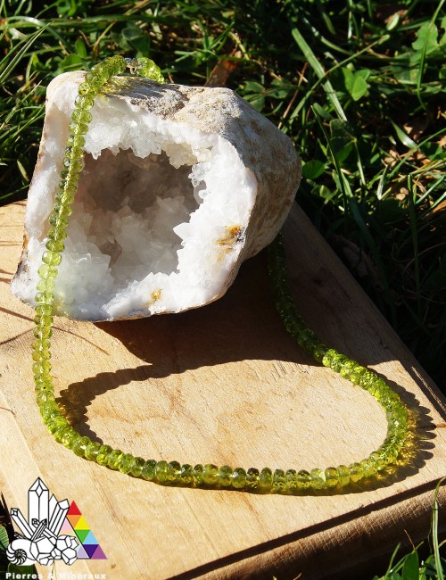 Collier En Péridot (Olivine) Vert & Lave De Lanzarote - Métal Argenté 45cm, Neuf